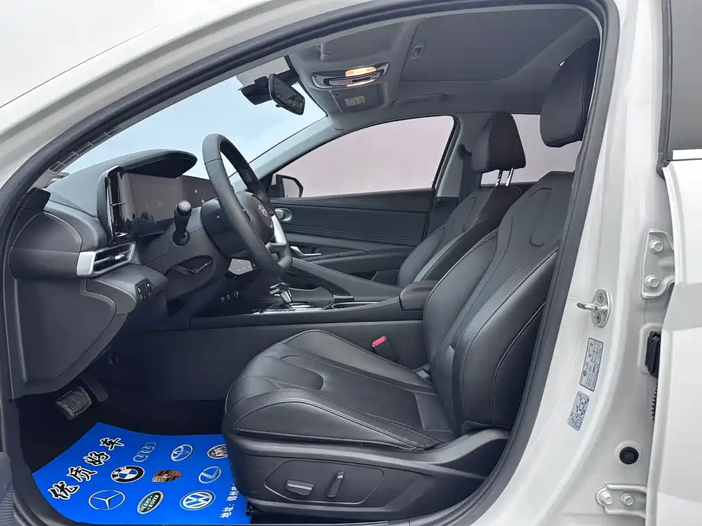 Hyundai Elantra — миниатюра 10