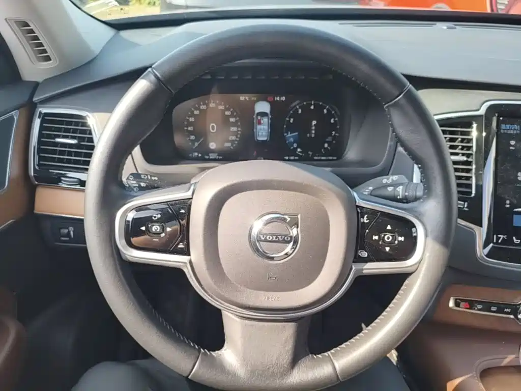 Volvo XC90 — миниатюра 11