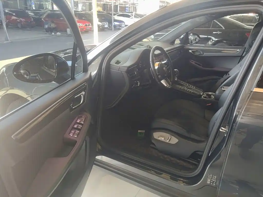 Porsche Macan — миниатюра 16