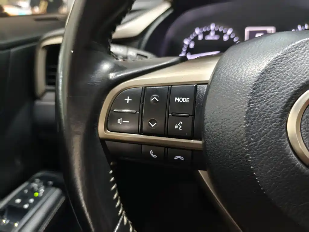 Lexus RX — миниатюра 16