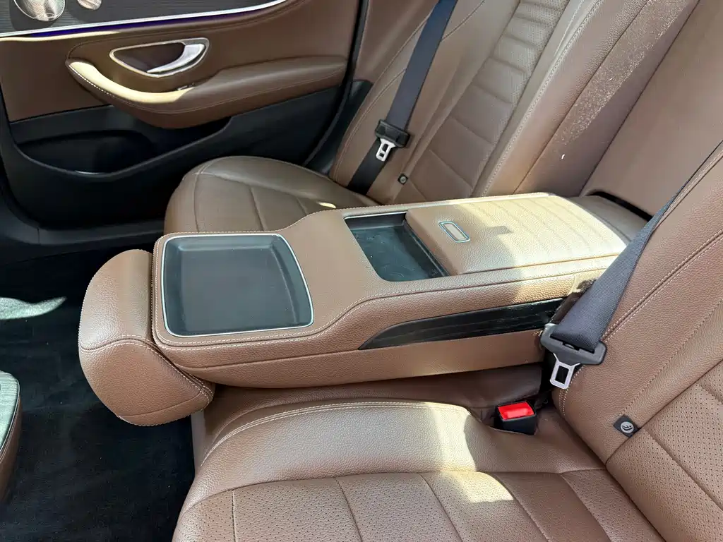 Mercedes-Benz E-Class — миниатюра 38
