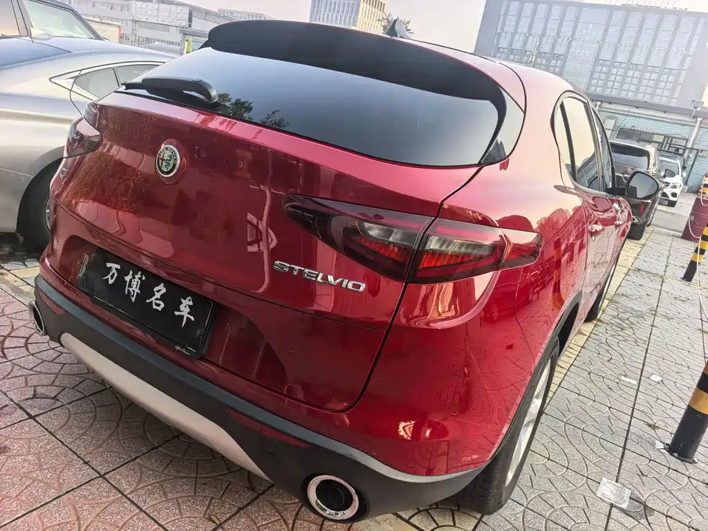 Alfa Romeo Stelvio — миниатюра 12