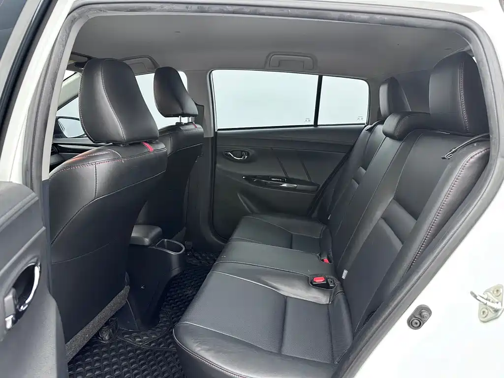 Toyota Yaris L — миниатюра 14