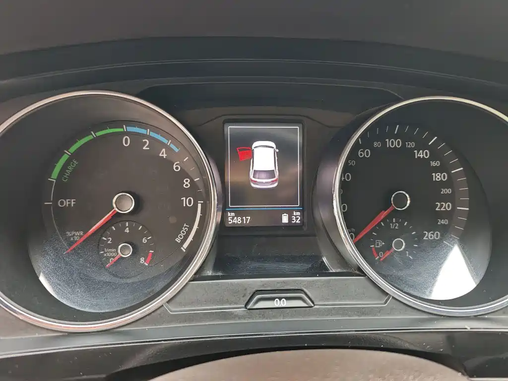 Volkswagen Tiguan L PHEV — миниатюра 9