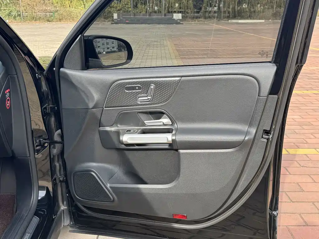 Mercedes-Benz GLB — миниатюра 5