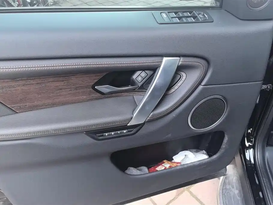 LAND ROVER DISCOVER NEW ENERGY SOURCES FOR SPORTS