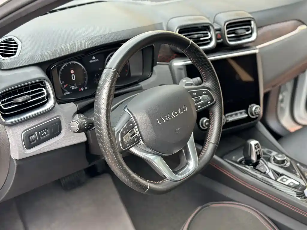 Lynk & Co 03 — миниатюра 5
