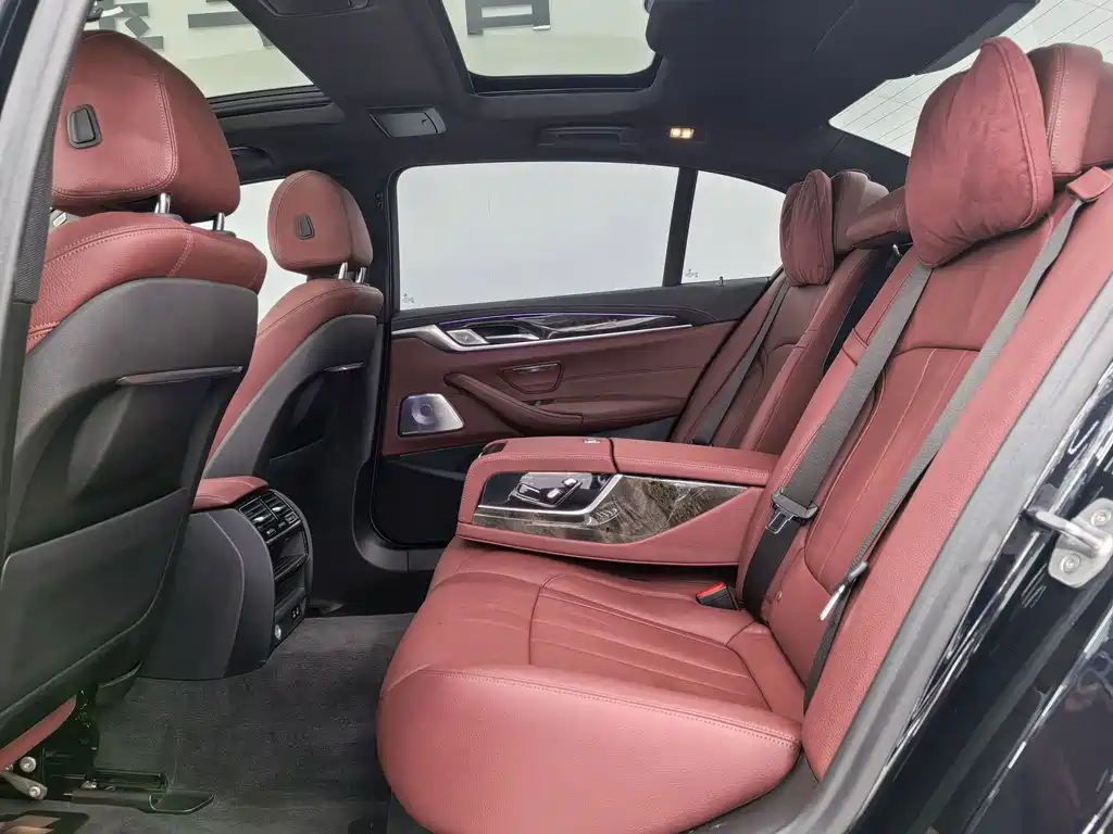 BMW 5 Series — миниатюра 14