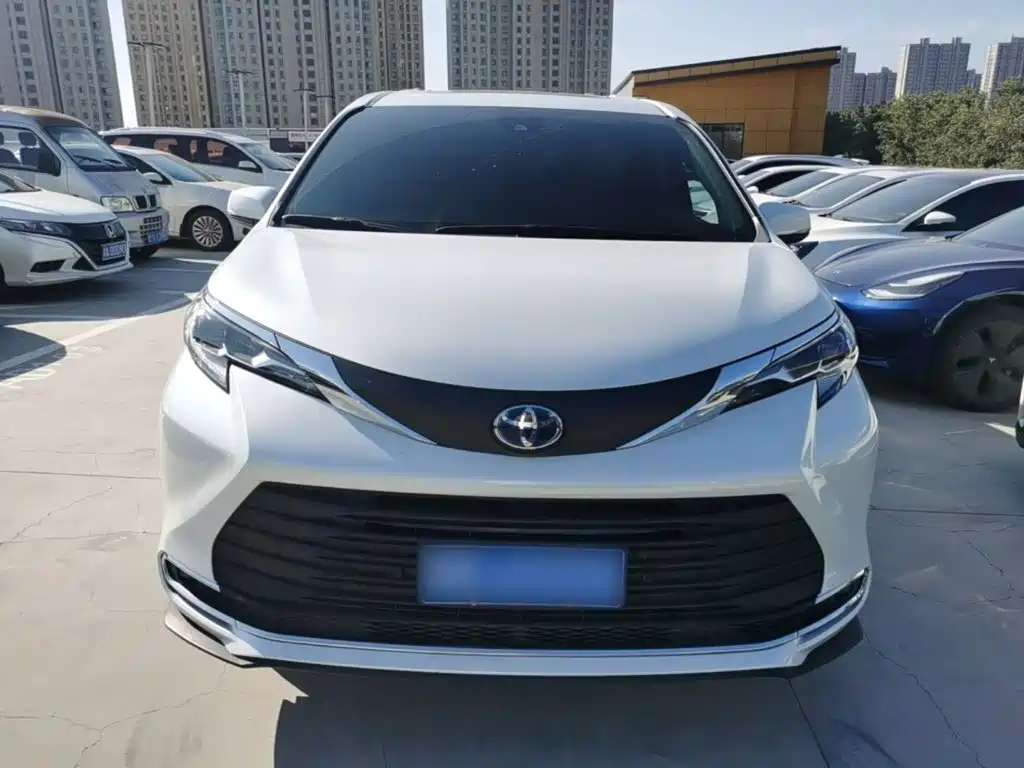 Toyota Sienna — миниатюра 3