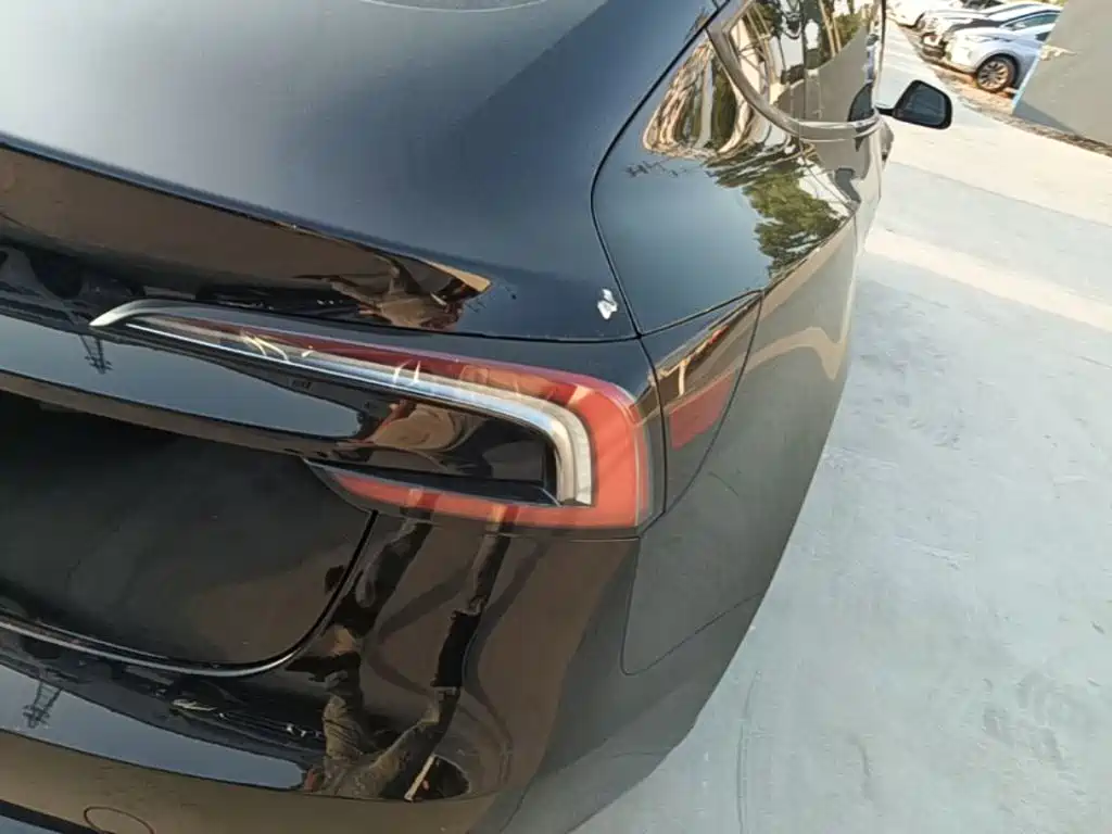 Tesla Model 3 — миниатюра 8