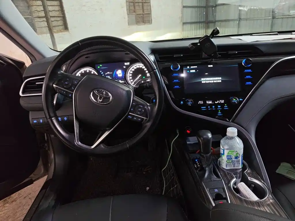 Toyota Camry — миниатюра 5