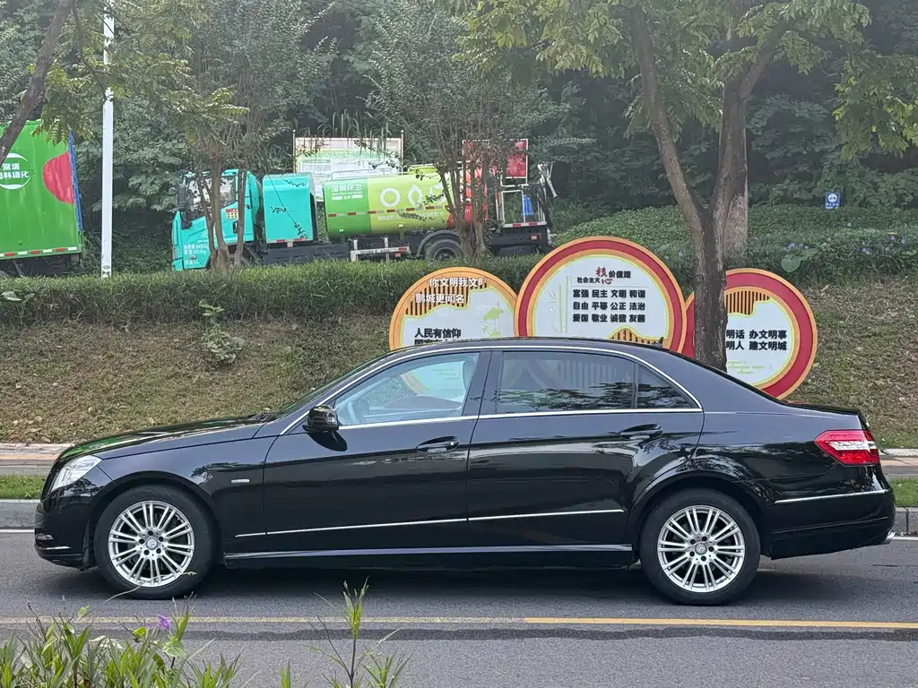 Mercedes-Benz E-Class — миниатюра 3