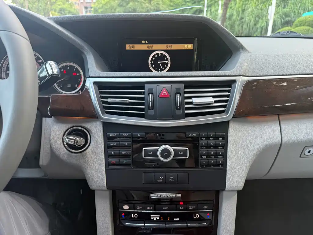 Mercedes-Benz E-Class — миниатюра 13