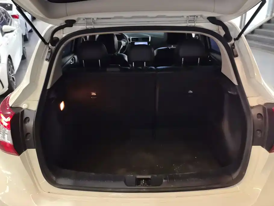Nissan Tiida — миниатюра 4