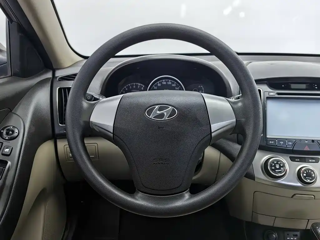 Hyundai Elantra — миниатюра 11