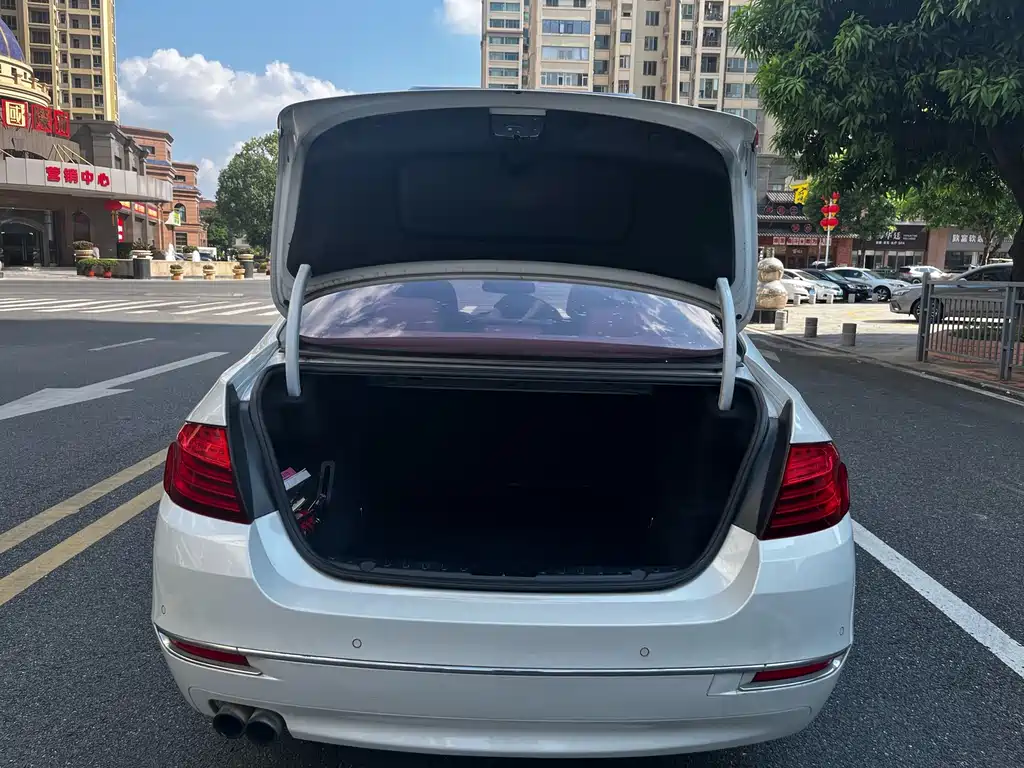 BMW 5 Series — миниатюра 20