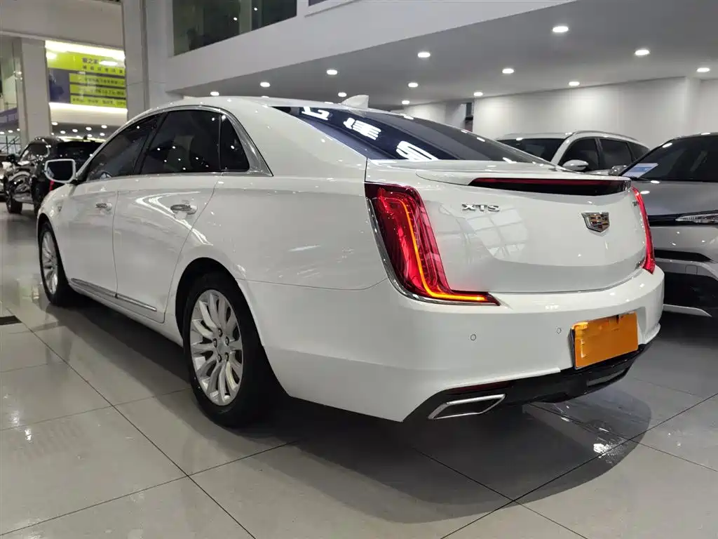 CADILLAC XTS