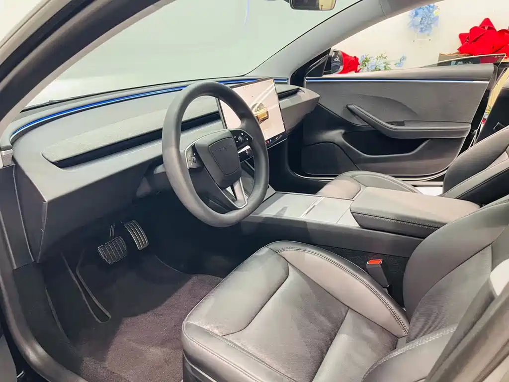 Tesla Model 3 — миниатюра 6