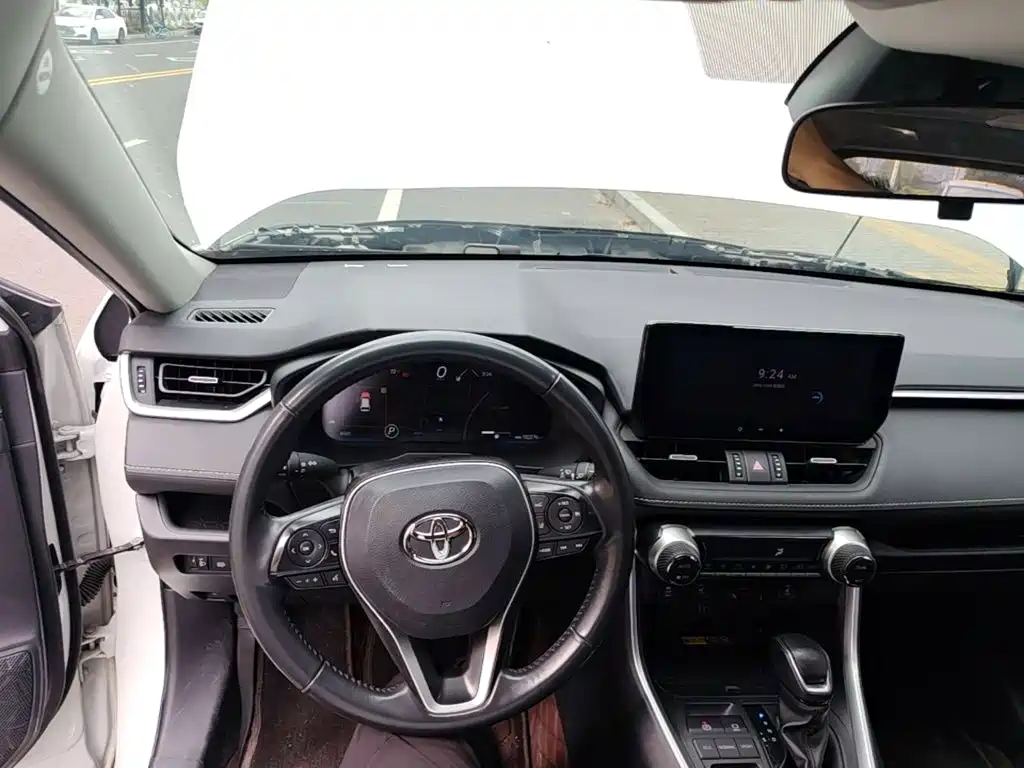 Toyota RAV4 — миниатюра 10