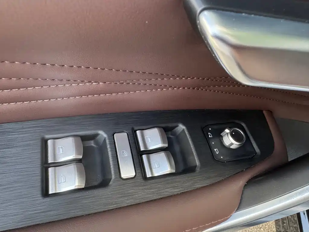 WEI PAI WEI BRAND VV7