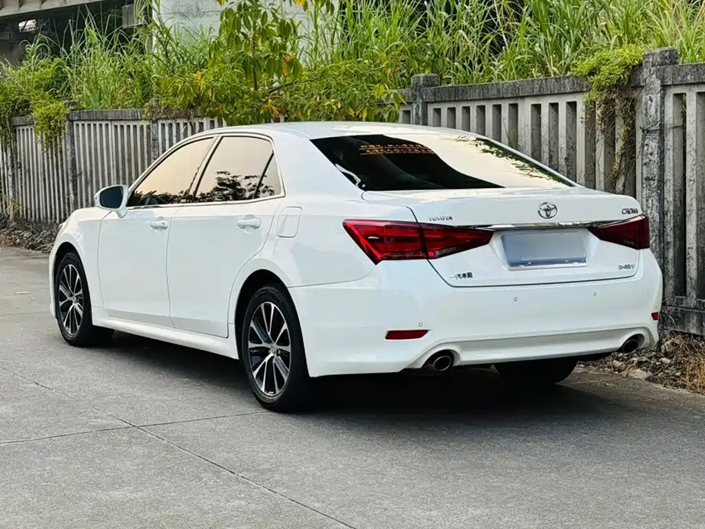 Toyota Crown — миниатюра 5