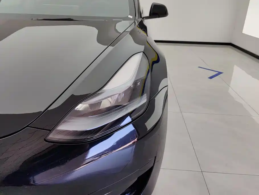 Tesla Model 3 — миниатюра 5