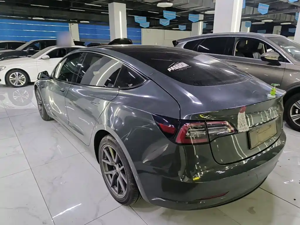Tesla Model 3 — миниатюра 5
