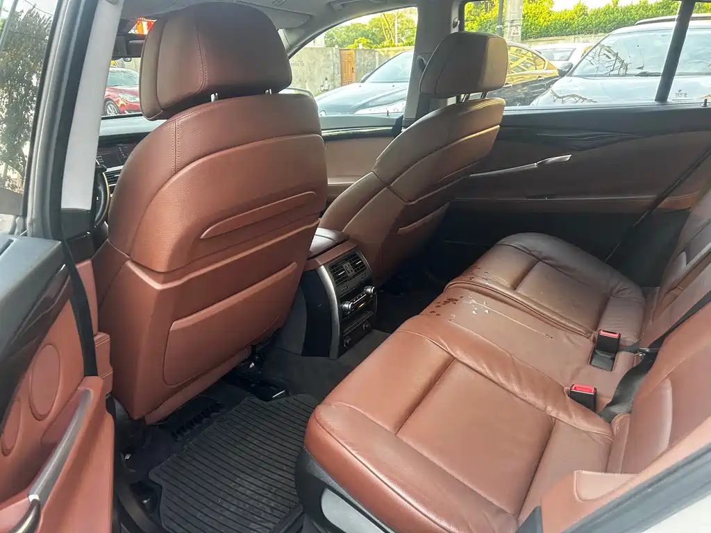 BMW 5 Series GT — миниатюра 8