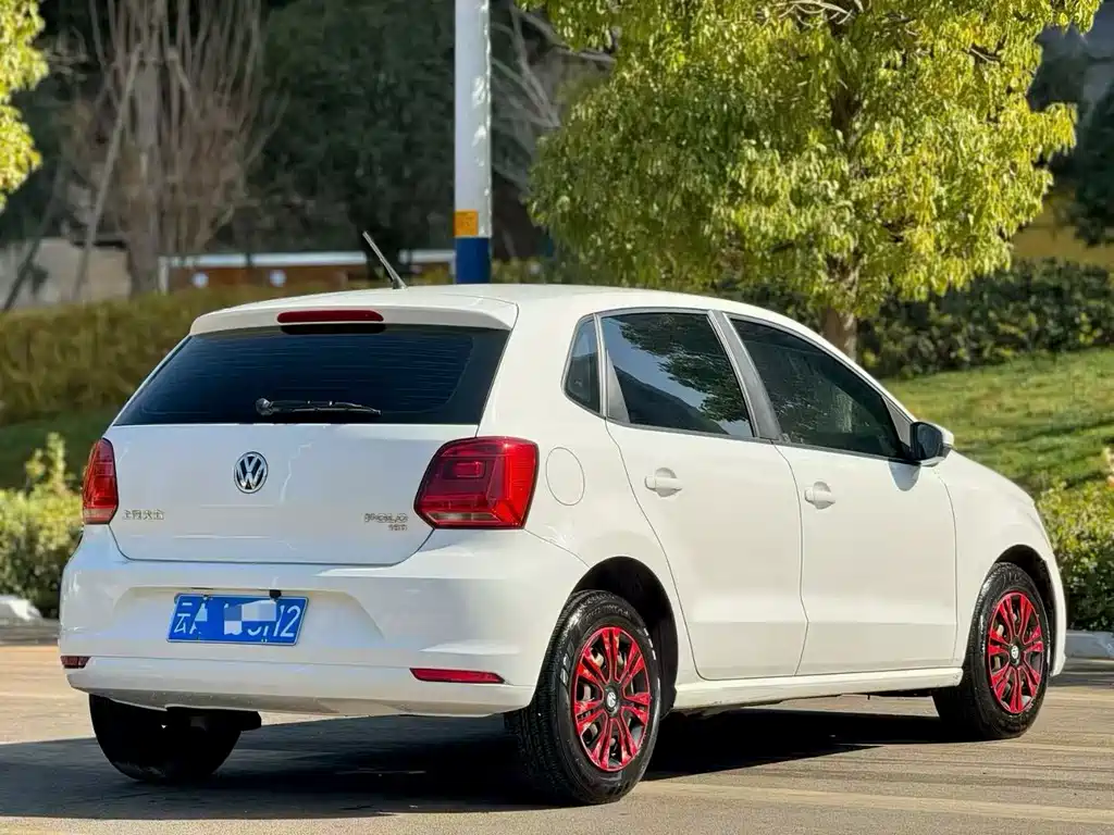 VOLKSWAGEN POLO