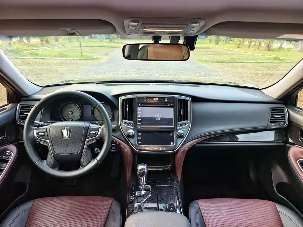 Toyota Crown — миниатюра 6