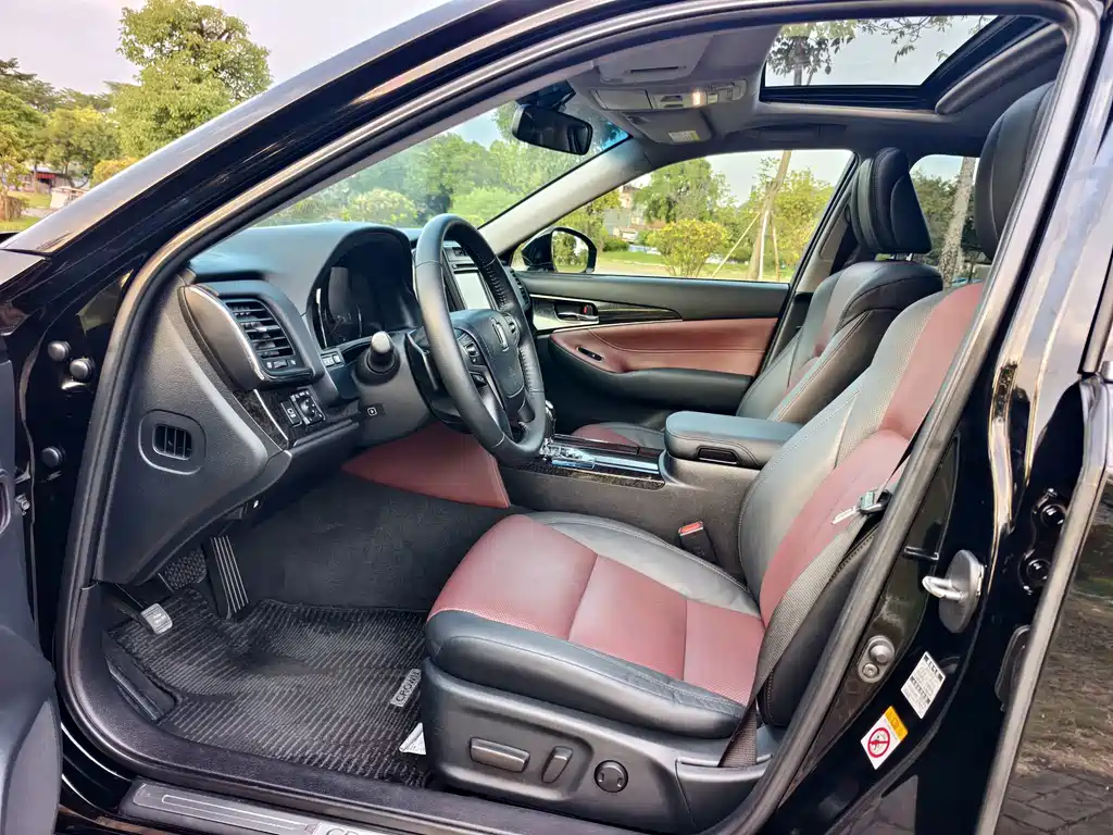 Toyota Crown — миниатюра 4