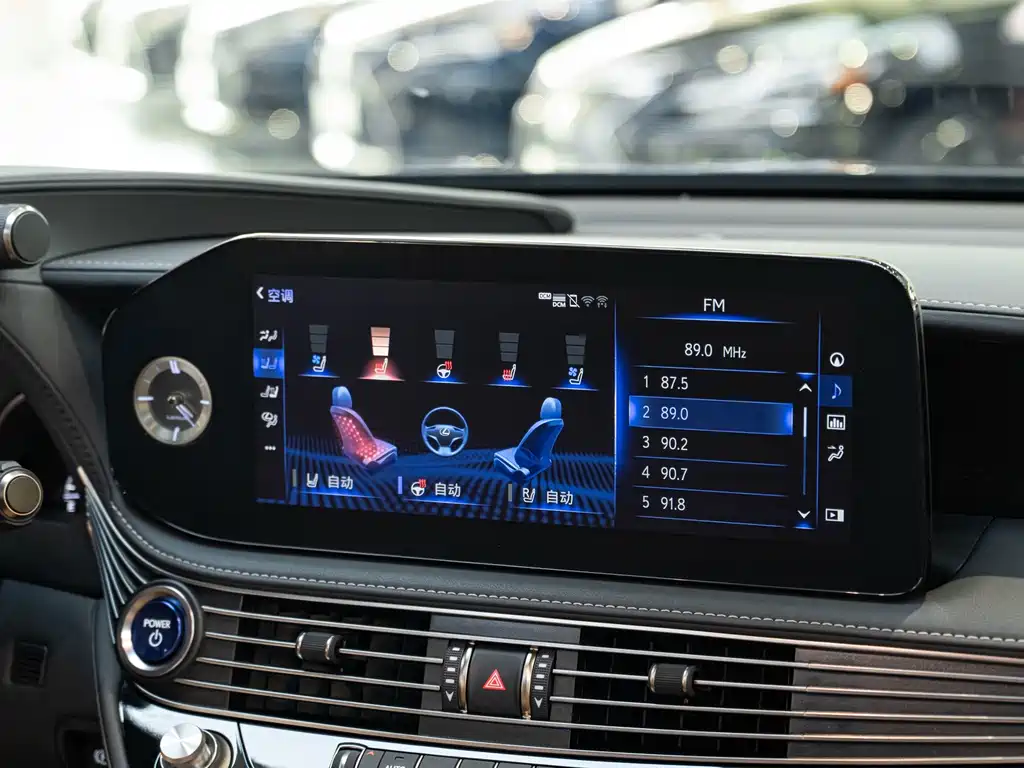 Lexus LS — миниатюра 16