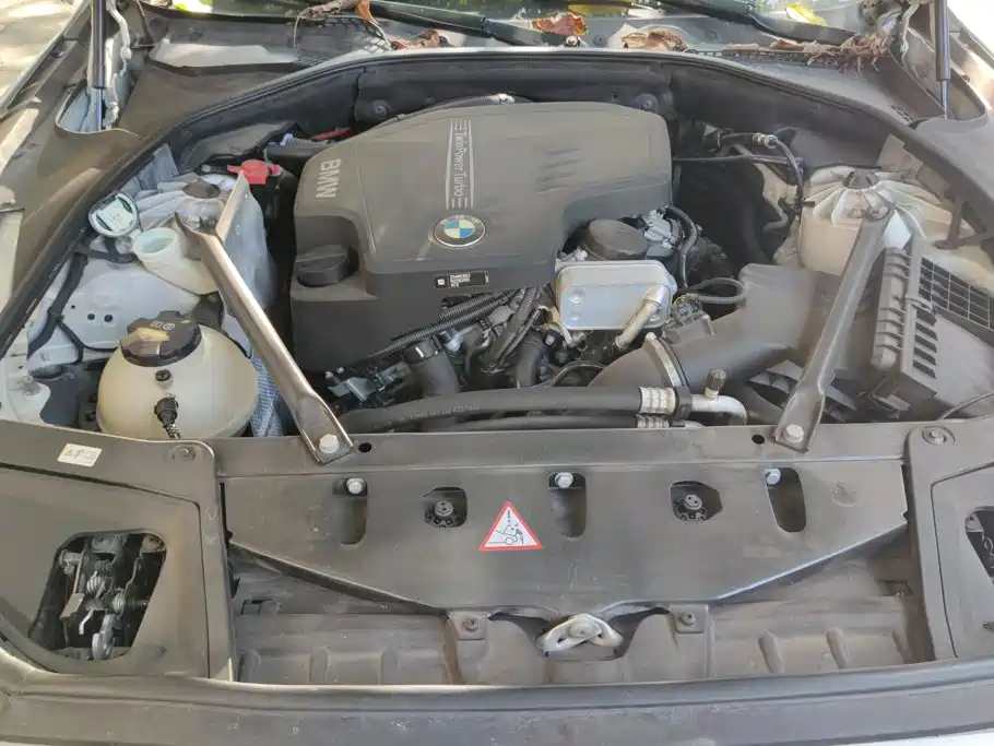 BMW 5 Series — миниатюра 10