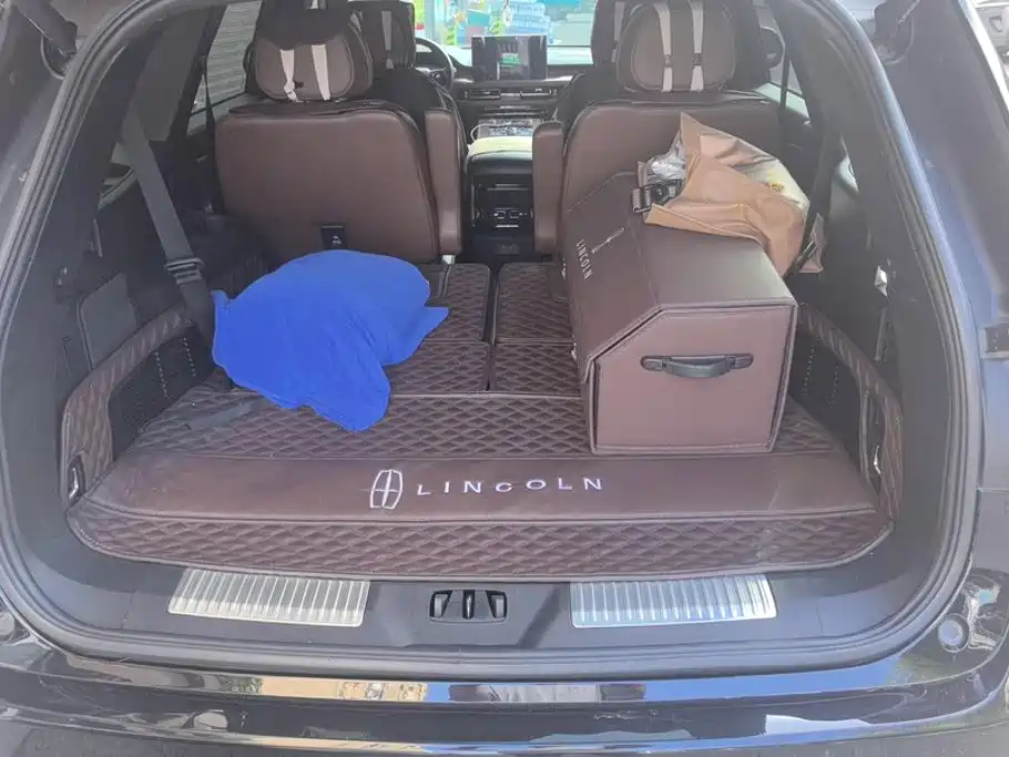 Lincoln Aviator — миниатюра 4