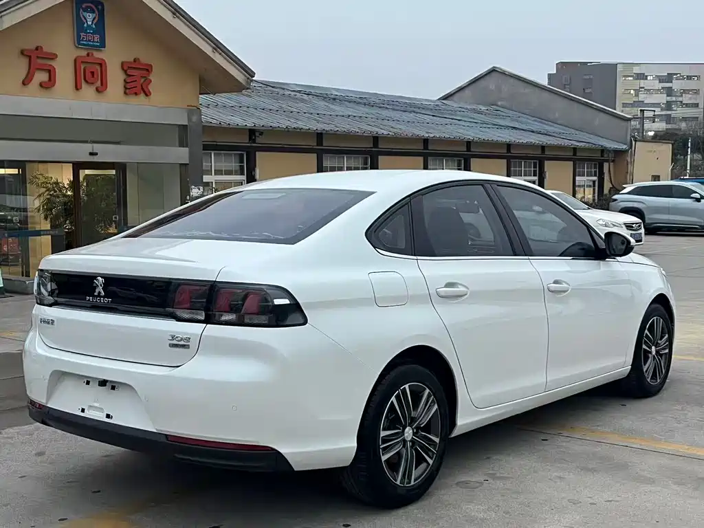 PEUGEOT 308