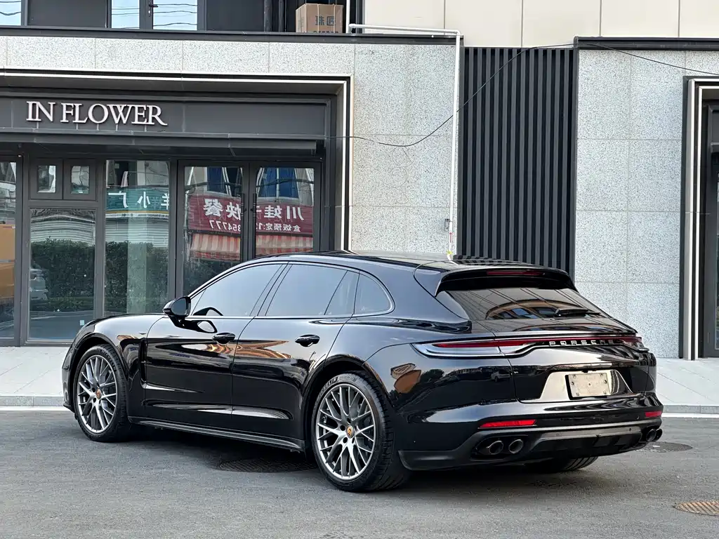 PORSCHE PANAMERA
