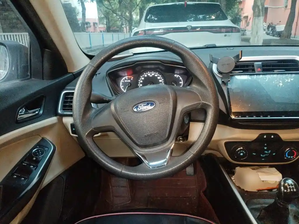 Ford Escort — миниатюра 11