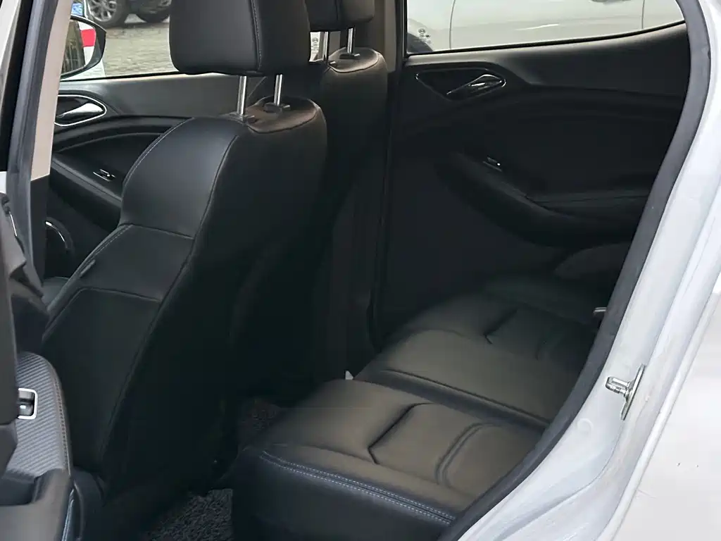 BYD Yuan EV — миниатюра 11