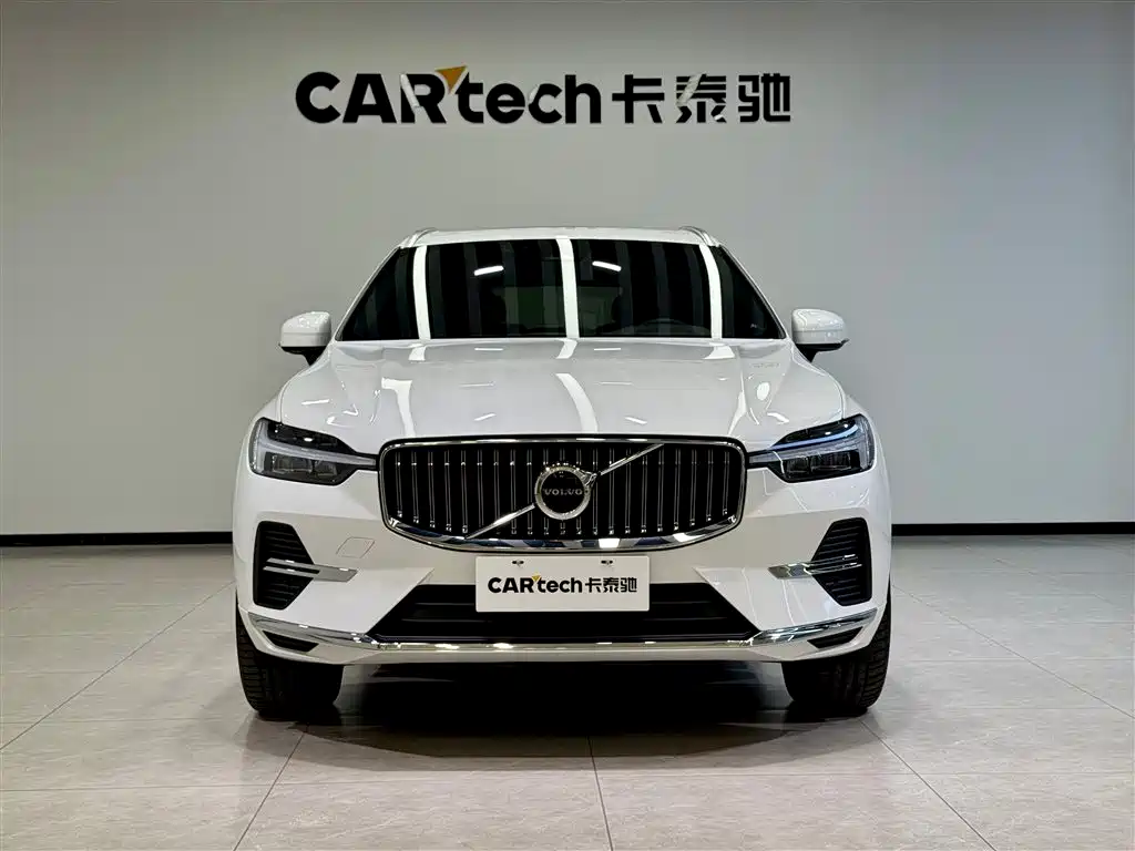 Volvo XC60 2025 B5 Luxury
