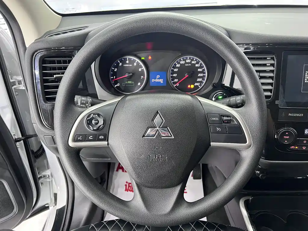 Mitsubishi Outlander — миниатюра 11