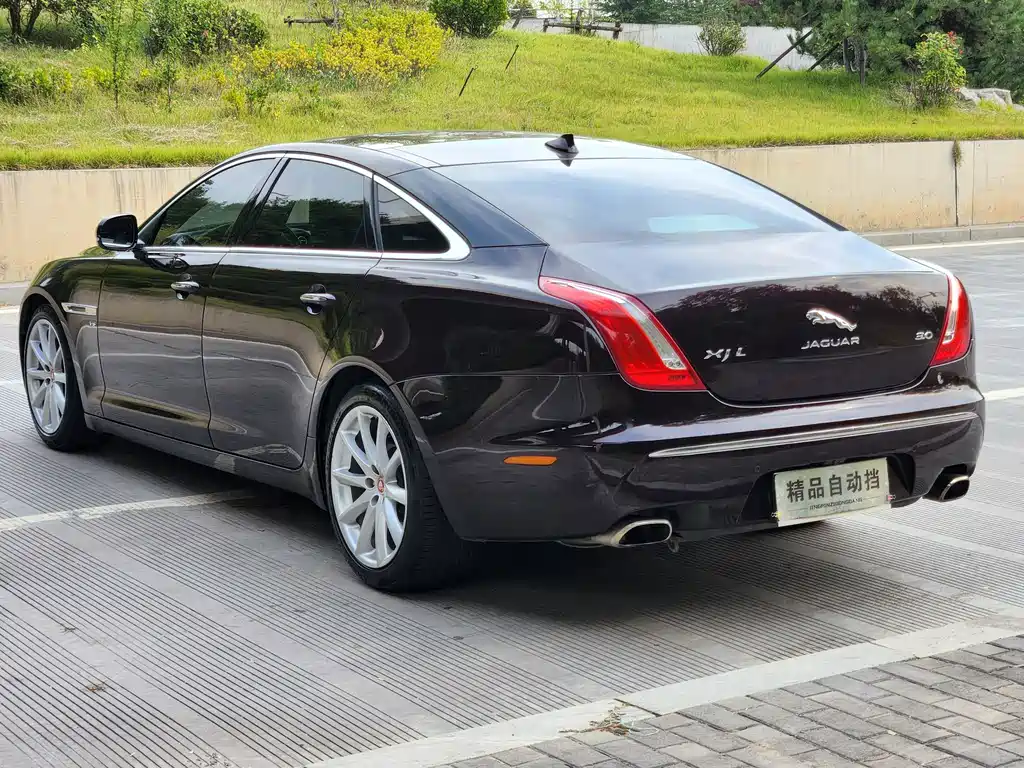 Jaguar XJ — миниатюра 8