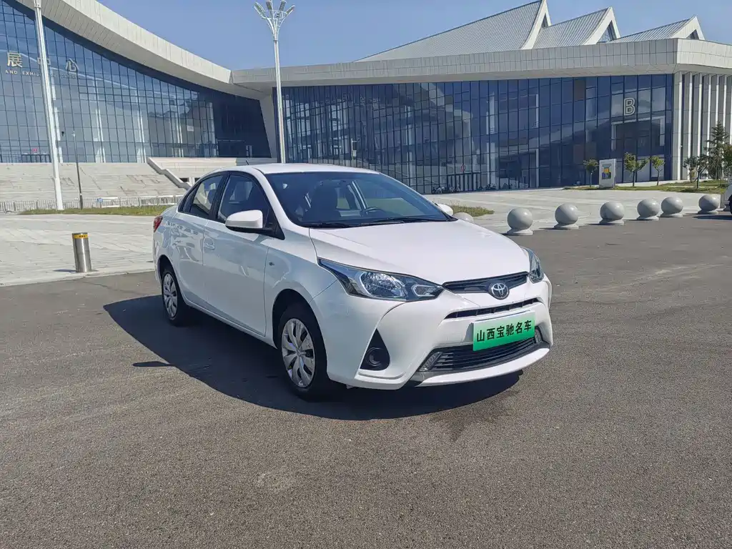 Toyota Yaris L — миниатюра 3