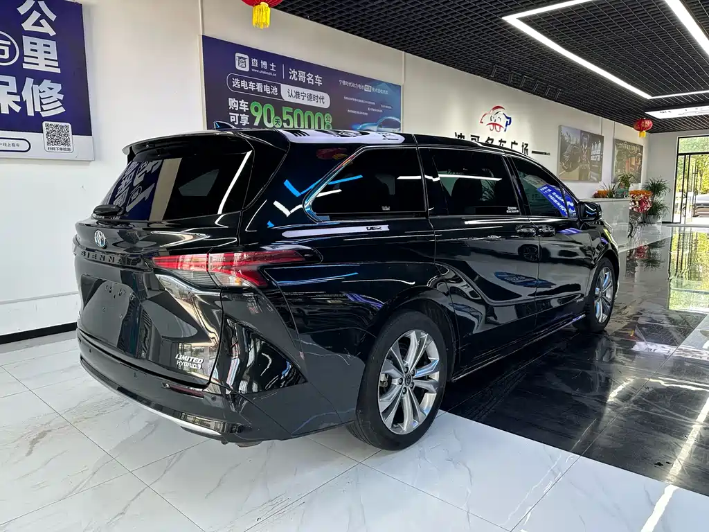 Toyota Sienna 2023 2.5L Luxury