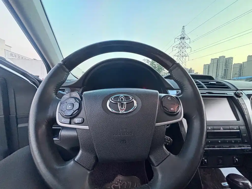 Toyota Camry — миниатюра 12