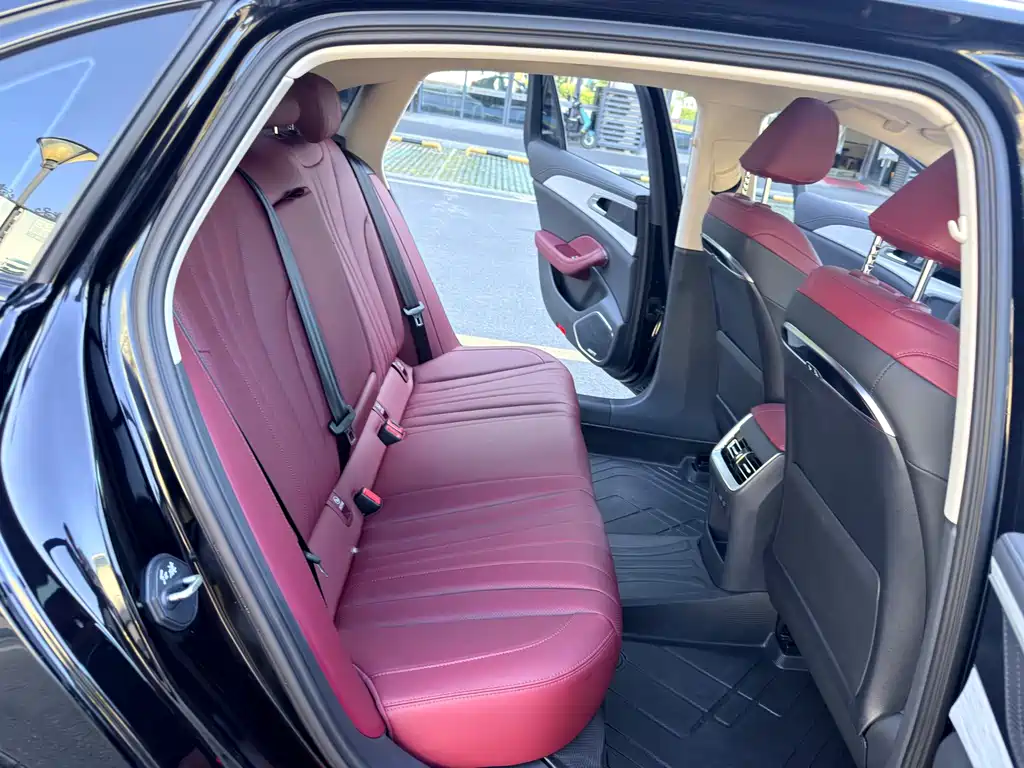 Hongqi Hongqi H5 — миниатюра 12