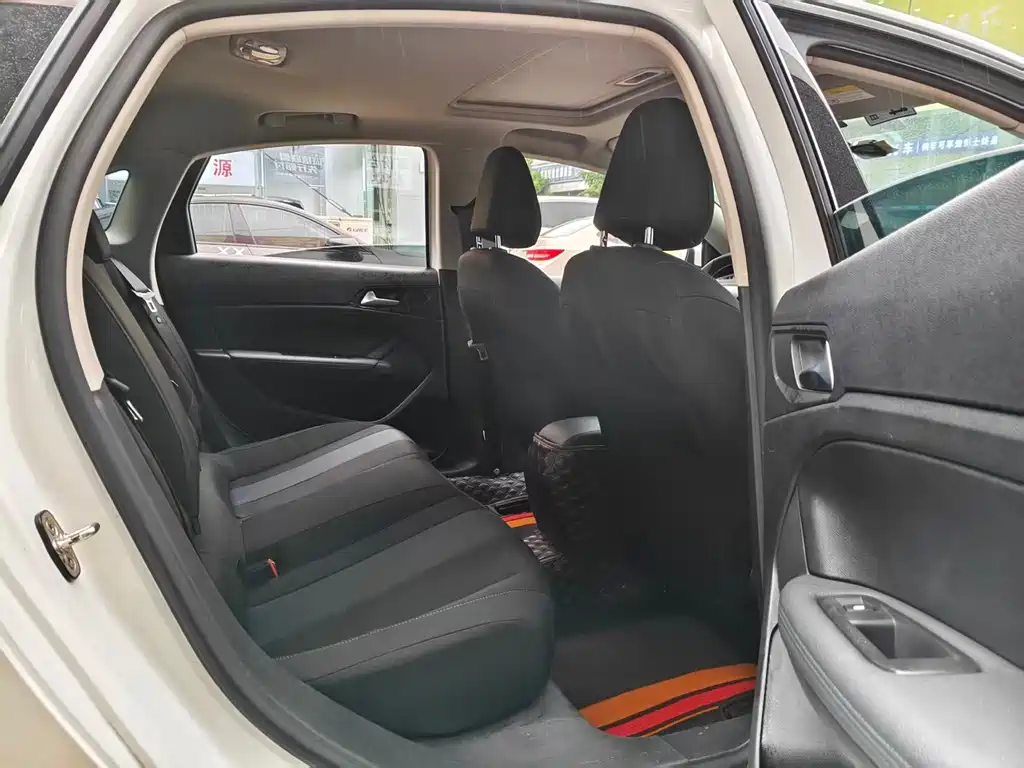 Peugeot 308 — миниатюра 8