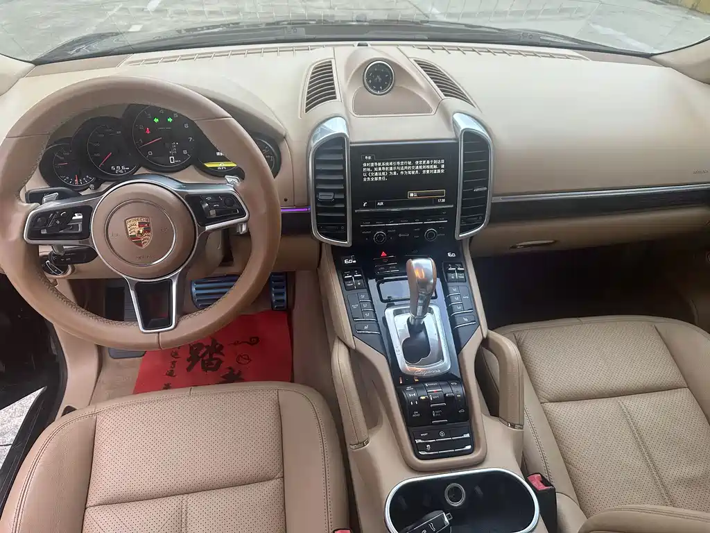 Porsche Cayenne — миниатюра 10