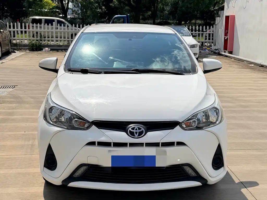 Toyota Yaris L — миниатюра 2