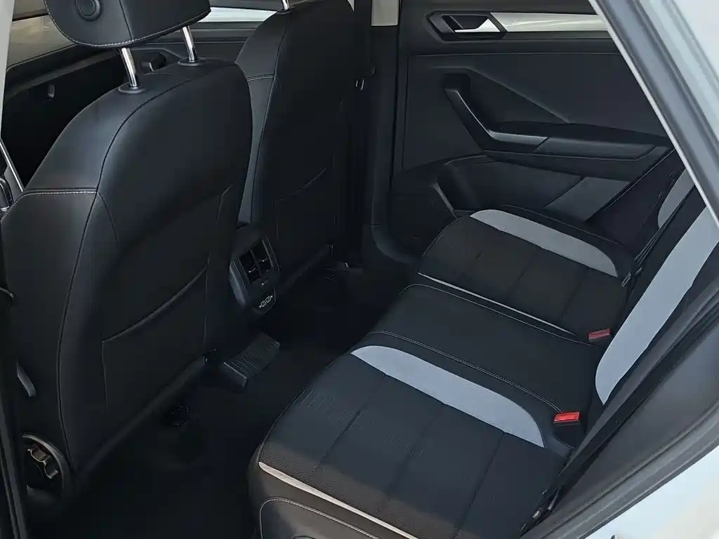 Volkswagen T-Roc — миниатюра 11
