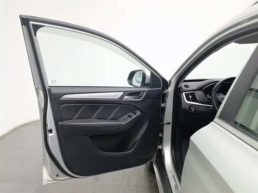 ROEWE RX5 NEW ENERGY